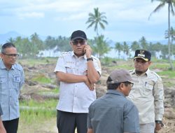 Tinjau Daerah Terdampak Bencana di Kabupaten Solok, Normalisasi Sungai dan Penyerahan Bantuan Menjadi Fokus Sekdaprov Sumbar