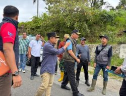 Gubernur Sumbar Tinjau Jalan Provinsi Amblas di Koto Gaek Guguak
