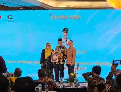 Dinilai Berhasil Mendorong Human Capital BUMD Berdaya Saing, Gubernur Sumbar Terima IHCBA 2025