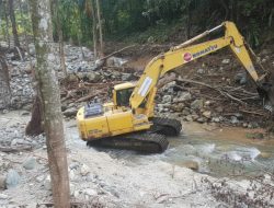Kementerian PU Bersama Adhi Karya Tangani 21 Sungai Pasca Banjir di Sumbar