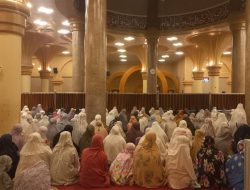 Tarawih Perdana Ramadhan 1447 H, Bupati Pasbar Ajak Masyarakat Perkuat Ibadah dan Kebersamaan