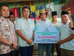 Wagub Vasko Salurkan Bantuan Bedah Rumah untuk Kuli Tani di Nagari VII Koto Talago