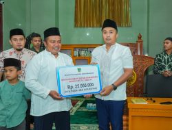 Wagub Sumbar Vasko Ruseimy Serahkan Bantuan Rp25 Juta untuk Pembangunan Masjid Nurul Islam Kabupaten Limapuluh Kota