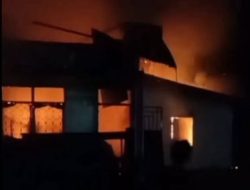 Saat Hadiri Berbuka Puasa, Satu Unit Rumah di Nagari Lingkua Aua Pasaman Barat Ludes Terbakar