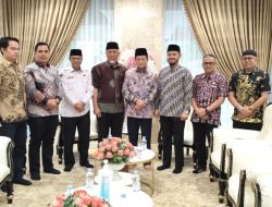 Gubernur Mahyeldi Serahkan Rekomendasi Seminar Wakaf Internasional kepada Menteri Agama RI