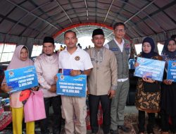 Pemkab Solok Serahkan Bantuan Perbaikan Rumah pada Masyarakat Terdampak Bencana Hidrometeorologi