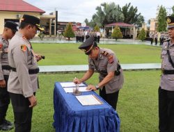 Kapolres Pasaman Barat AKBP Agung Tribawanto Pimpin Upacara Sertijab Kapolsek Kinali