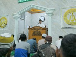 Gubernur Mahyeldi Laksanakan Tarawih Perdana Ramadan 1447 H di Masjid Muhajirin Wisma Indah 3 Padang