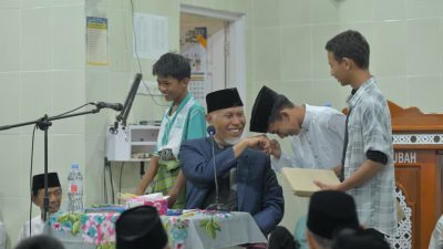 Gubernur Mahyeldi Safari Ramadan di Kota Solok, Serahkan Bantuan dan Dorong Peran Aktif Masyarakat Dalam Pembinaan Generasi Muda