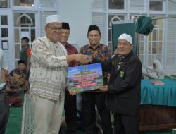 Arry Yuswandi Safari Ramadan di Sijunjung, Sampaikan Program Prioritas dan Serahkan Bantuan