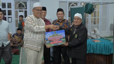 Arry Yuswandi Safari Ramadan di Sijunjung, Sampaikan Program Prioritas dan Serahkan Bantuan