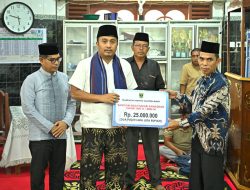 Safari Ramadan di Pesisir Selatan, Wagub Vasko Salurkan Bantuan untuk Dua Masjid