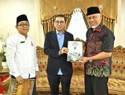 Gubernur Mahyeldi Serahkan Proposal Pembangunan Pusat Kebudayaan Sumbar Rp382,65 Miliar kepada Menteri Kebudayaan