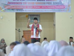 Safari Ramadan di Padang Panjang Timur, Wagub Sumbar Serahkan Bantuan untuk Masjid Manba’ul Ulum