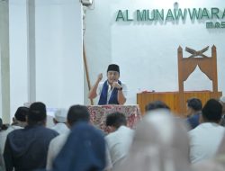 Tutup Safari Ramadan di Padang Panjang, Wagub Vasko Ruseimy Ajak Generasi Muda Makmurkan Masjid