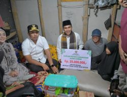 Awali Safari Ramadan di Tanah Datar, Wagub Vasko Ruseimy Serahkan Bantuan Bedah Rumah untuk Keluarga Petani di Paninjauan