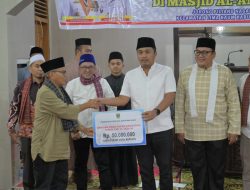 Safari Ramadan di Tanah Datar, Wagub Vasko Ruseimy Serahkan Bantuan Pembangunan untuk Masjid Al-Amin Piliang