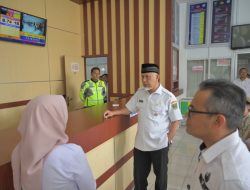 Sidak Samsat Padang Panjang, Gubernur Mahyeldi Soroti Kualitas Komunikasi Pelayanan