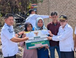 Bupati Pasaman Berikan Bantuan Korban Kebakaran Simpang Tonang