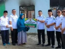Bupati Pasaman Welly Suhery Serahkan Bantuan Untuk Korban Kebakaran di Kampung Taji Durian Tinggi