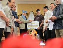 Gubernur Mahyeldi Terima Secara Simbolis Bantuan Rp1,6 Miliar dari PERADI untuk Mendukung Pemulihan Fasilitas Umum Terdampak Bencana di Sumbar