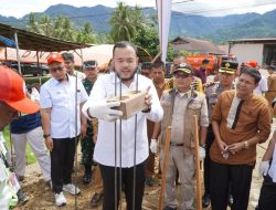 Walikota Fadly Amran Letakkan Batu Pertama Huntap Mandiri Bersama BNPB