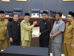 Dinilai Tak Relevan, DPRD Padang Bersama Walikota dan Wakil Walikota Usulkan Pencabutan Perda Keuangan Kepala Daerah 2003