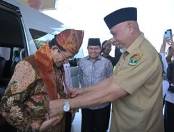 Gubernur Mahyeldi Sambut Kedatangan Menteri Agama dengan Nuansa Adat Minangkabau
