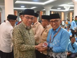 Wakil Walikota Maigus Nasir Resmi Lepas CJH Kloter 8 Sebanyak 383 Orang