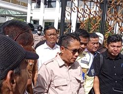 Wakil Ketua DPRD Evi Yandri Bersama Sekwan Maifrizon Terima Pengunjuk Rasa KSPSI