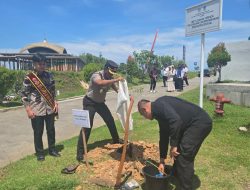 Biro SDM Polda Sumbar Tanam 1.156 Pohon di Hardiknas 2026