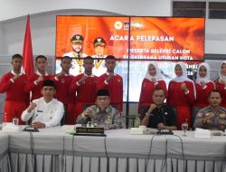 Wawako Maigus Nasir Bersama Kesbangpol Berangkatkan 10 Pelajar Sumbar Seleksi Paskibraka Tingkat Nasional