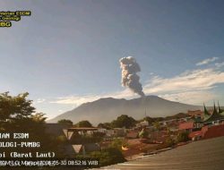 Waspada!..Status Gunung Marapi Naik level II, Kolom Abu Mencapai 2.000 Meter di Atas Puncak