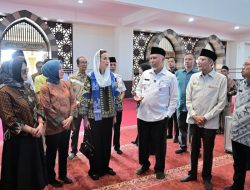 Viral Isu Menteri Pariwisata Menggunakan Sepatu di Masjid, Pemprov Sumbar Pastikan itu Tidak Benar