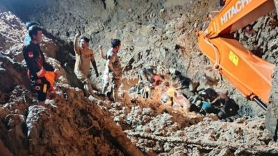 Akibat Longsor, Sembilan Orang Penambang Emas Ilegal di Sinjunjung Meninggal Dunia