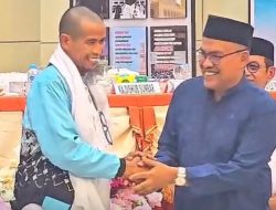 Sekdaprov Sumbar Sambut Kepulangan Kloter 1 Jemaah Haji Debarkasi Padang, 390 Jemaah Tiba dengan Selamat