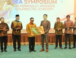 Hadiri Simposium Internasional di RSUP M. Djamil, Mahyeldi Tekankan Pentingnya Deteksi Dini Kanker Kolorektal dan Penguatan SDM Kesehatan