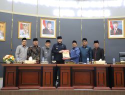 DPRD Padang Gelar Rapat Paripurna Penyampaian Fraksi Fraksi Tentang Penguatan Lembaga Adat dan Pelestarian Nilai Budaya Minangkabau