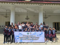 Sekdaprov Arry Yuswandi Lepas Keberangkatan Kontingen Sumbar Menuju Pesparawi Nasional XIV di Papua