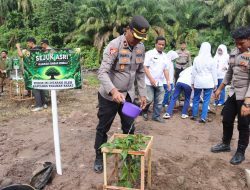 Gerakan Penghijauan, Polres Pasaman Barat Tanam Berbagai Jenis Pohon di Aliran Sungai Batang Toman