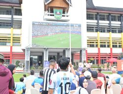 Ribuan Warga Padati Nobar Piala Dunia di Kantor Gubernur, Mahyeldi Pastikan Berlanjut hingga Final