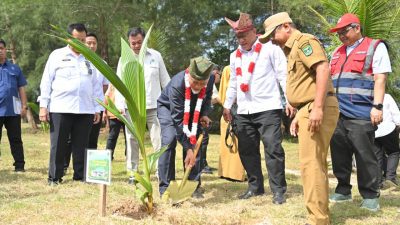 Gubernur Mahyeldi dan Menteri Lingkungan Hidup Canangkan Gerakan Tobat Ekologis di Sumbar
