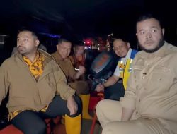 Mendarat di Padang, Zigo Rolanda Langsung Terjun ke Lokasi Banjir Bersama Fadly Amran Evakuasi Warga Terdampak