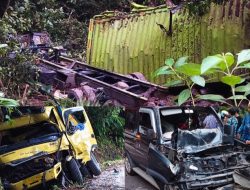 Diduga Rem Blong Picu Kecelakaan Beruntun di Lurah Berangin, Truk Hino Lohan Masuk Jurang