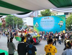 Khafilah Sumbar Tampilkan Miniatur Masjid Raya Syekh Ahmad Khatib Al Minangkabawi pada Pawai Ta’aruf MTQ Nasional di Semarang
