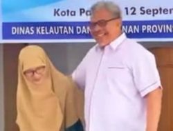 Dorong Ekonomi Pesisir, Ketua DPRD Sumbar Salurkan Bantuan Benih dan Pakan Ikan Kerapu di Teluk Buo