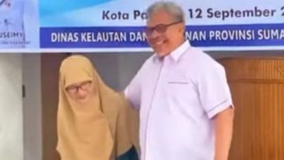 Dorong Ekonomi Pesisir, Ketua DPRD Sumbar Salurkan Bantuan Benih dan Pakan Ikan Kerapu di Teluk Buo