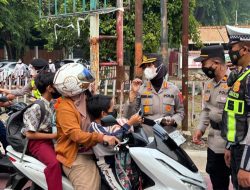 Wujud Kepedulian Terhadap Masyarakat, Polda Sumbar Bagikan Masker Terkait Kabut Asap