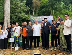 Mitigasi Bencana Lewat Penghijauan, Galapagos Mulai Festival Tanam Hulu di Kota Padang