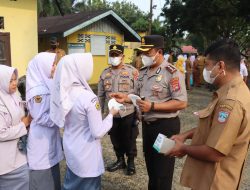 Antisipasi Dampak Kabut Asap, Kapolres dan Bupati Pasaman Barat Bagikan Masker Gratis di SMAN 1 Pasaman
